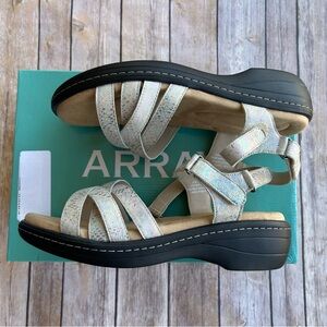 Array Women's Shimmering Strappy Sandals
